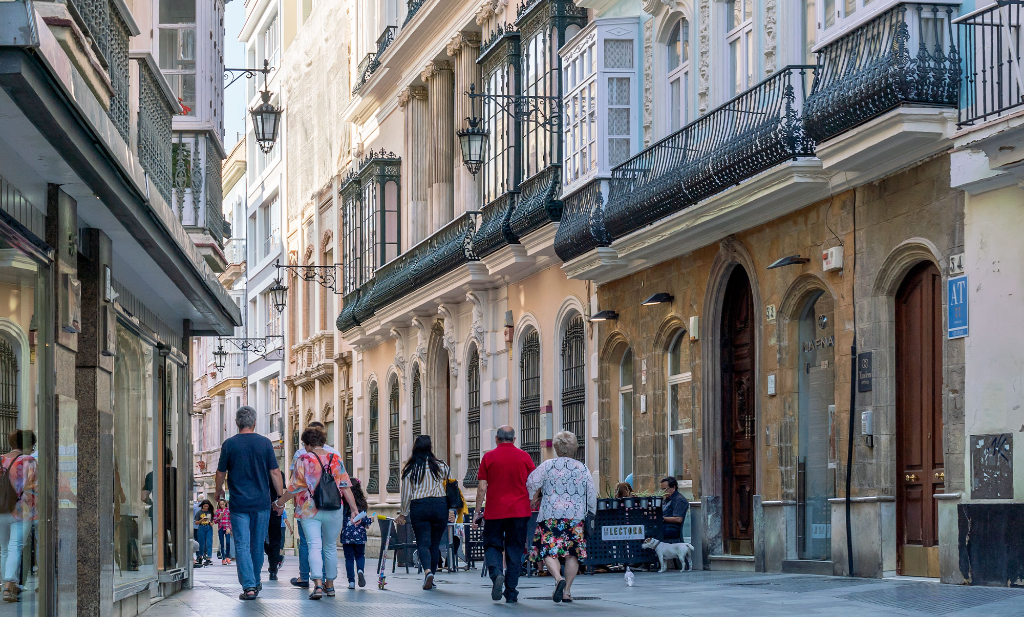 Charmante rue de la vieille ville de Cadix, Espagne