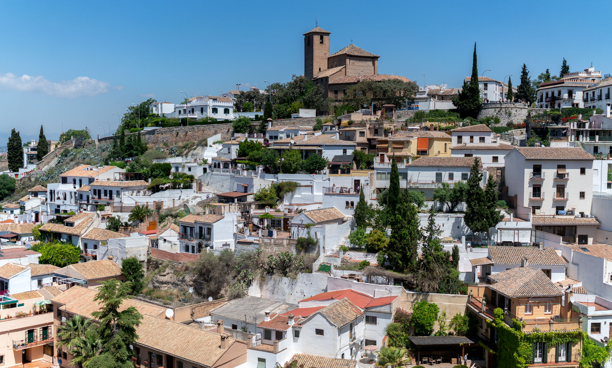 Barrio árabe del Albayzín en Granada, España