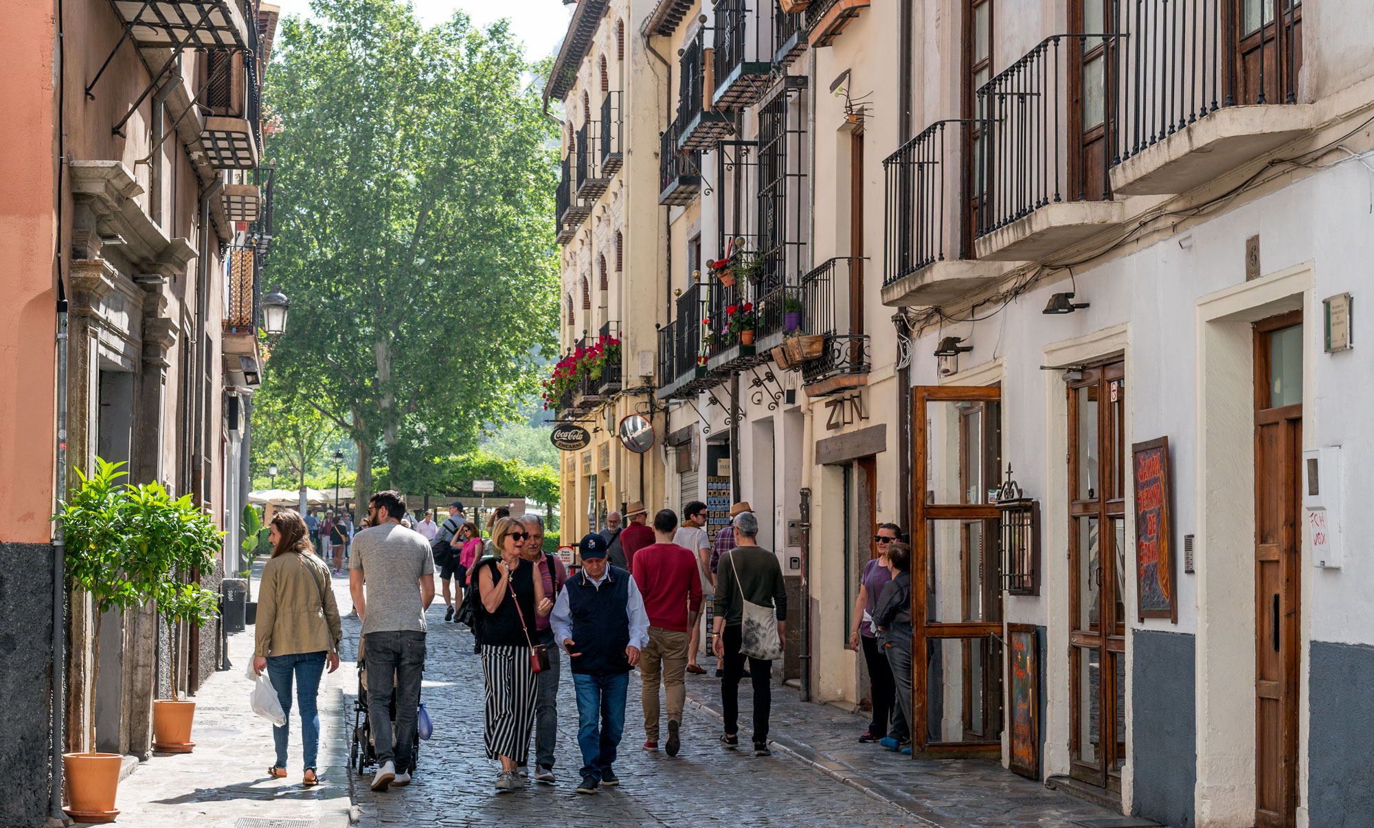 Carrera del Darro en el barrio del Albayzín – Granada, España