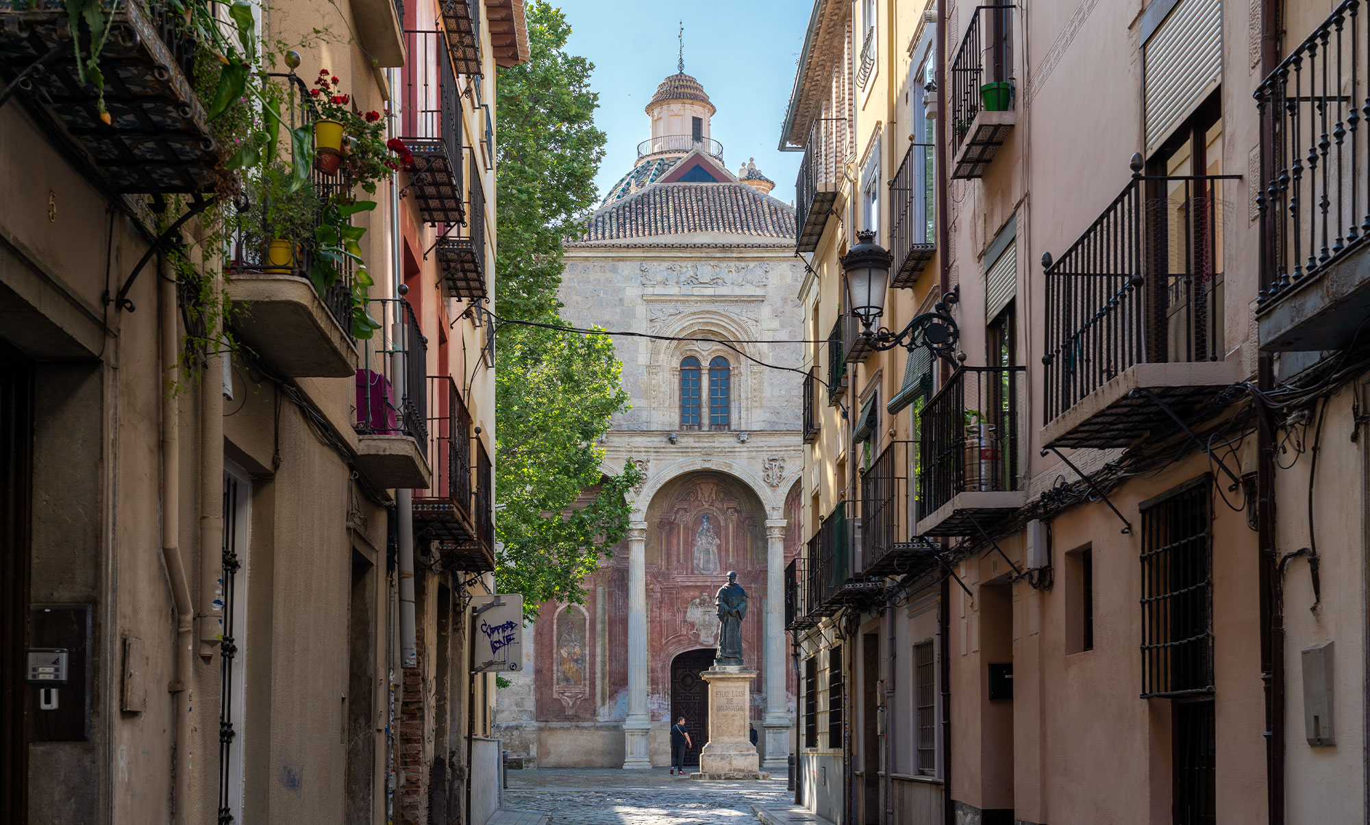 Iglesia de Santo Domingo en el barrio del Realejo – Granada, España