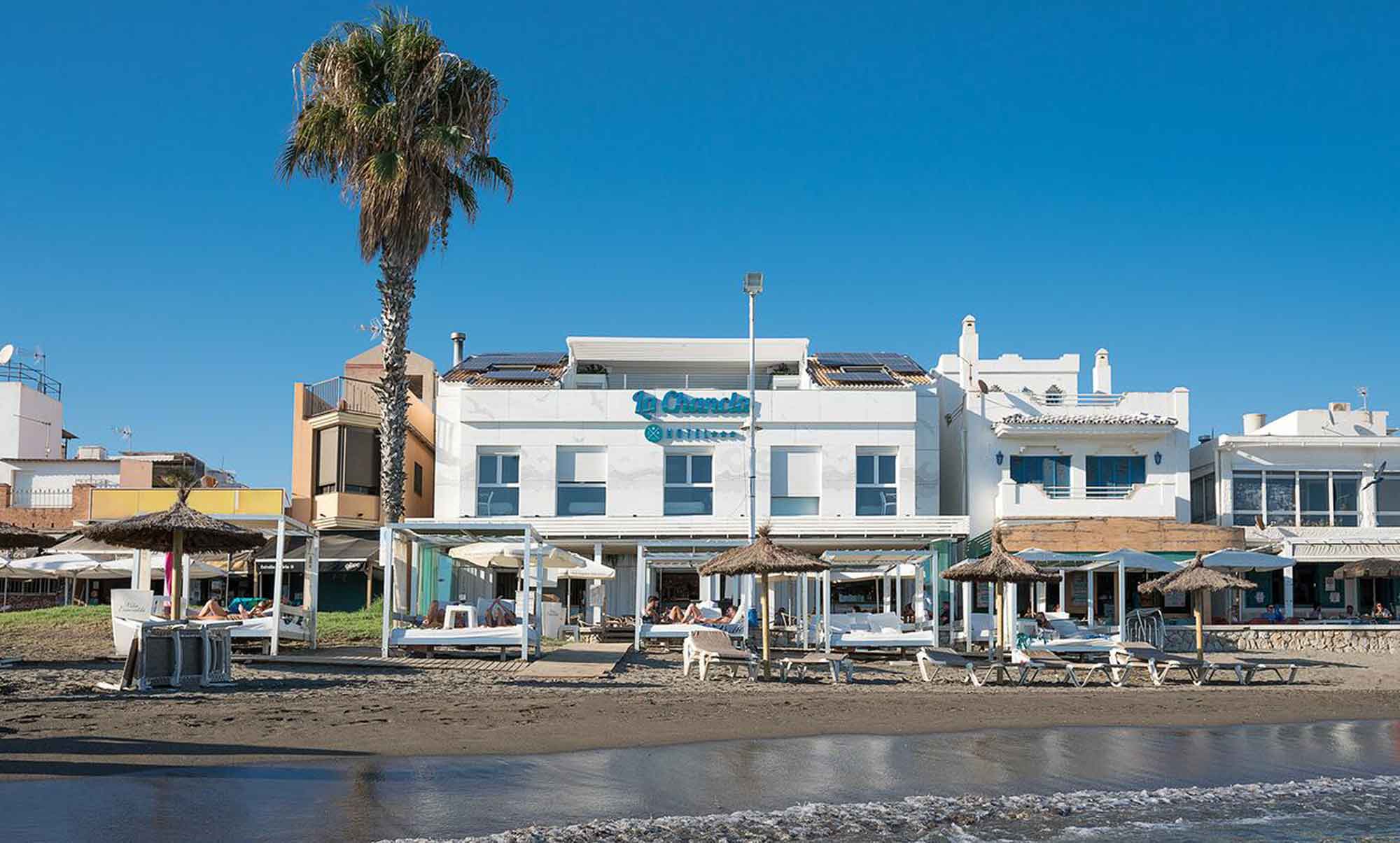 Hotel La Chancla en primera línea de playa en Pedregalejo, Málaga